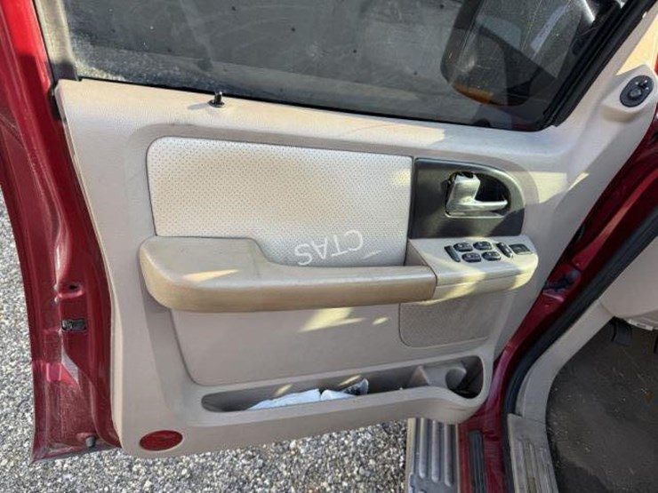 2004-ford-expedition-image-14