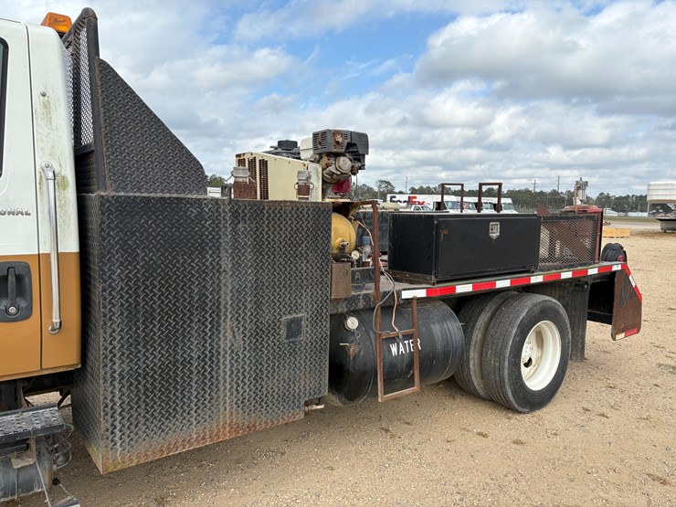 2005-international-durastar-4200-image-8