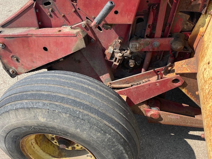 new-holland-890-image-27
