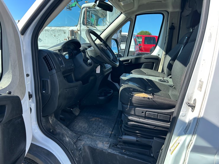 2017-ram-promaster-2500-image-8