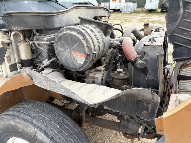 2005-international-durastar-4200-image-27