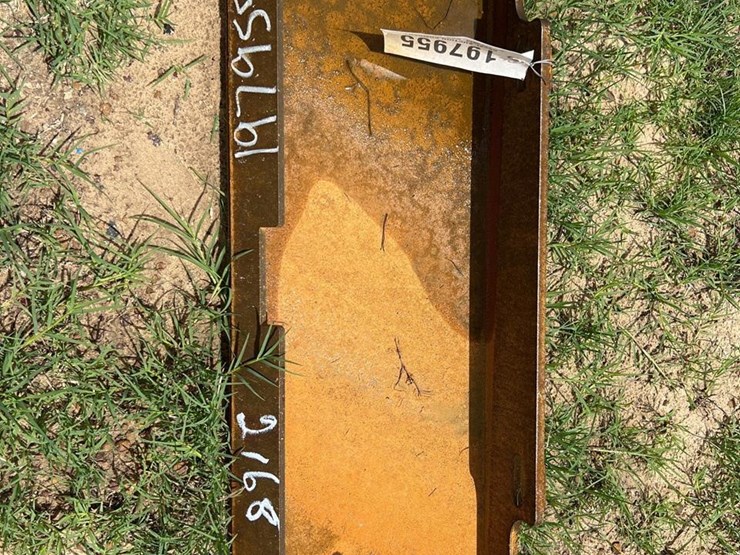 unused-future-mini-skid-steer-mounting-plate-image-1