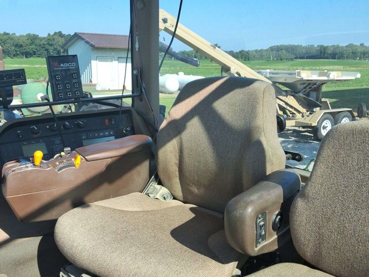 2000-john-deere-8310-image-36