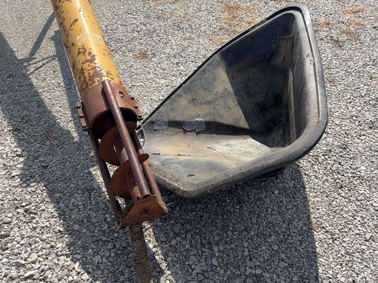 8x35-mayrath-unloading-auger-with-plastic-auger-hopper-image-2