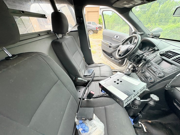 2018-ford-explorer-image-19