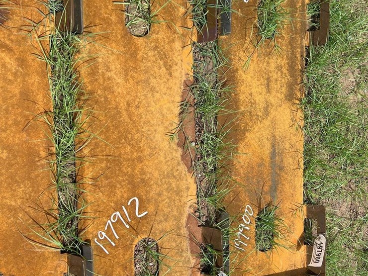 unused-future-skid-steer-mounting-plate-image-1