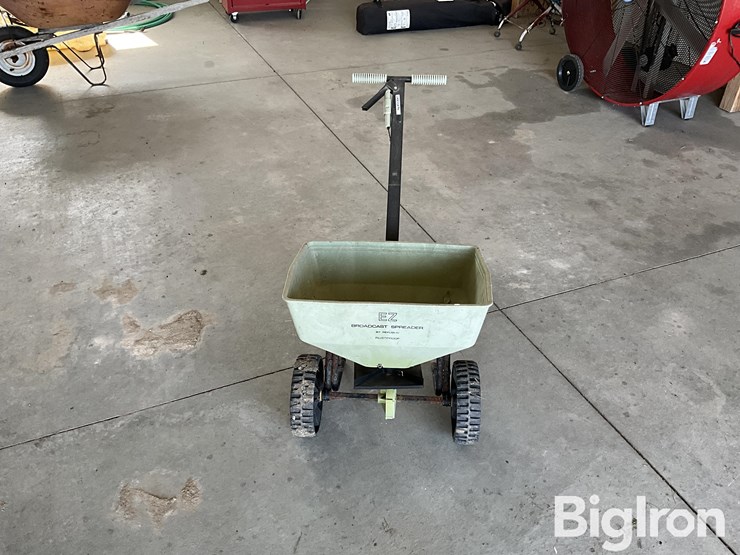 republic-fertilizer-broadcast-spreader-image-2