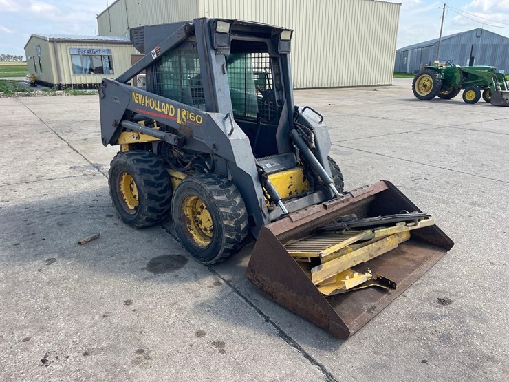 new-holland-l160-image-3