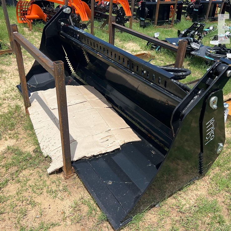 UNUSED FUTURE SKID STEER 4IN1 COMBO BUCKET