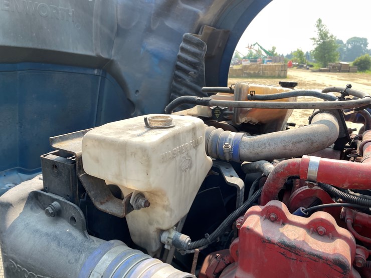 2016-kenworth-t680-image-44
