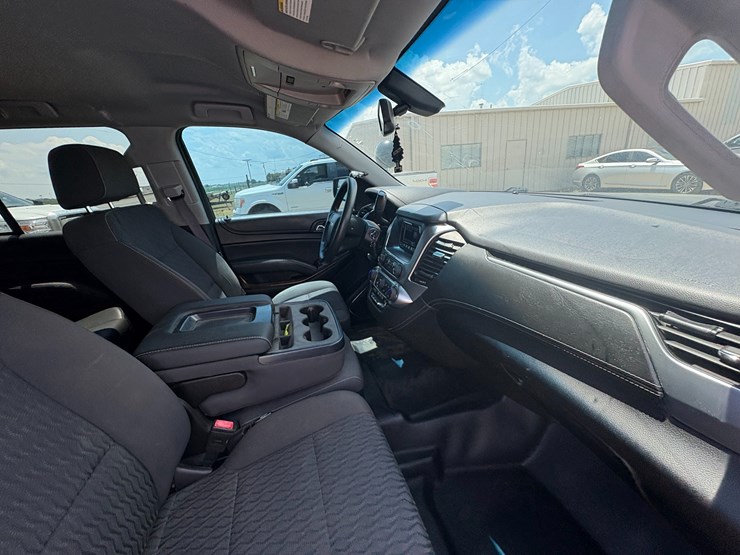 2017-chevrolet-tahoe-image-37