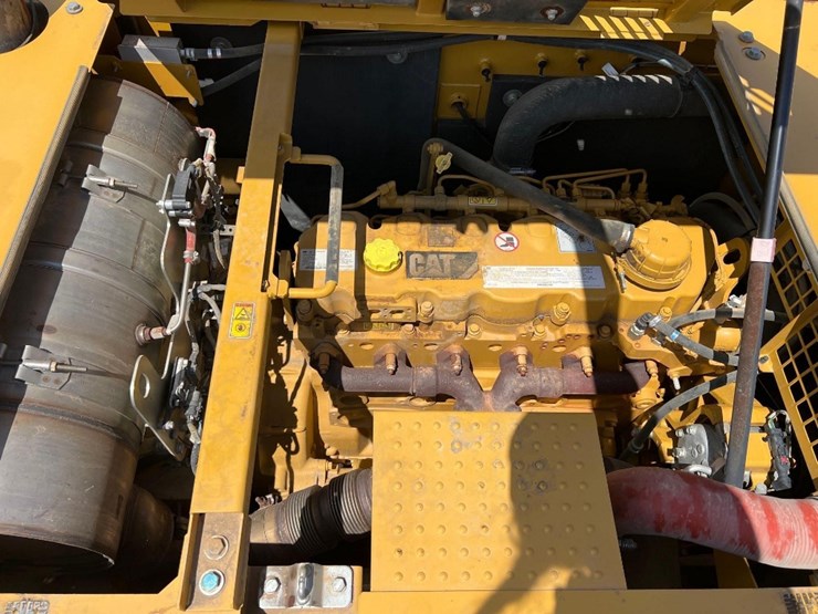 2020-caterpillar-336-image-21
