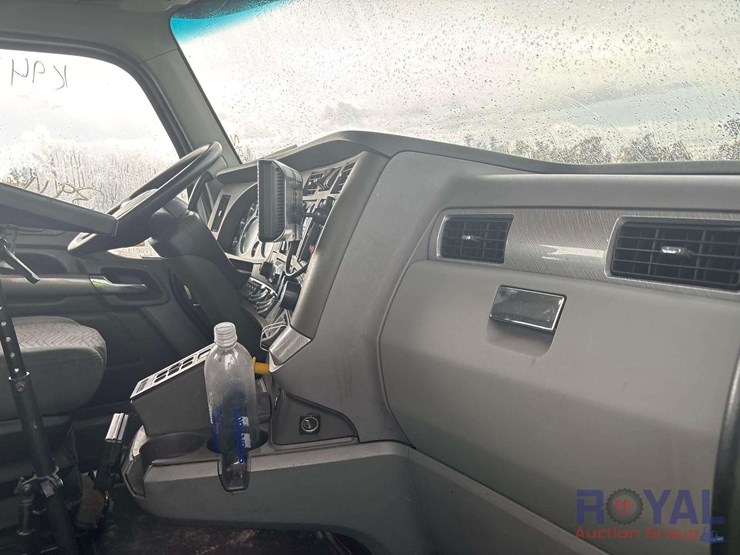 2016-kenworth-t880-image-36
