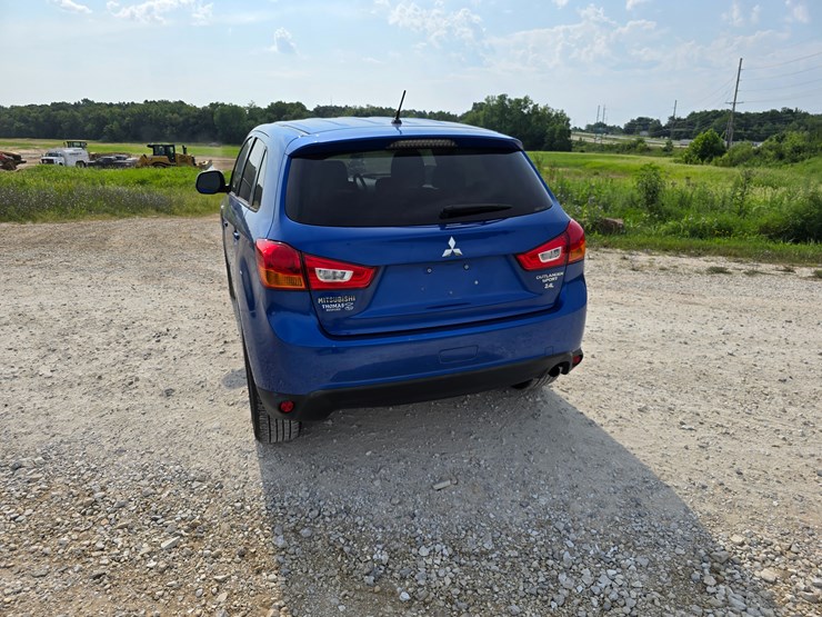 2015-mitsubishi-outlander-image-19