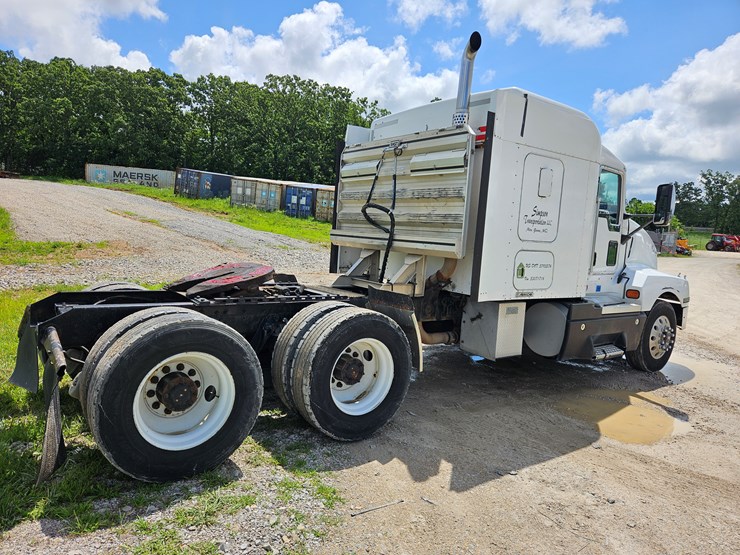 2005-kenworth-t600-image-25