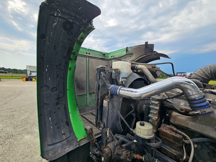 2015-peterbilt-389-image-50