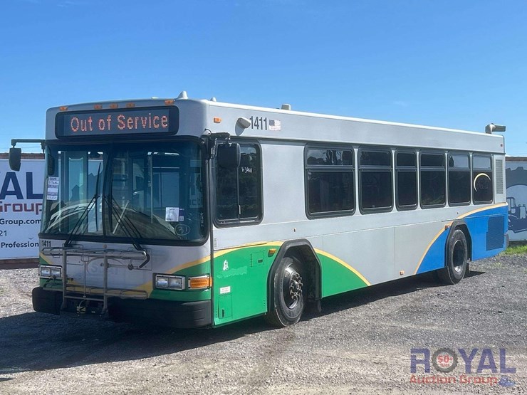 2014-gillig-low-floor-image-1