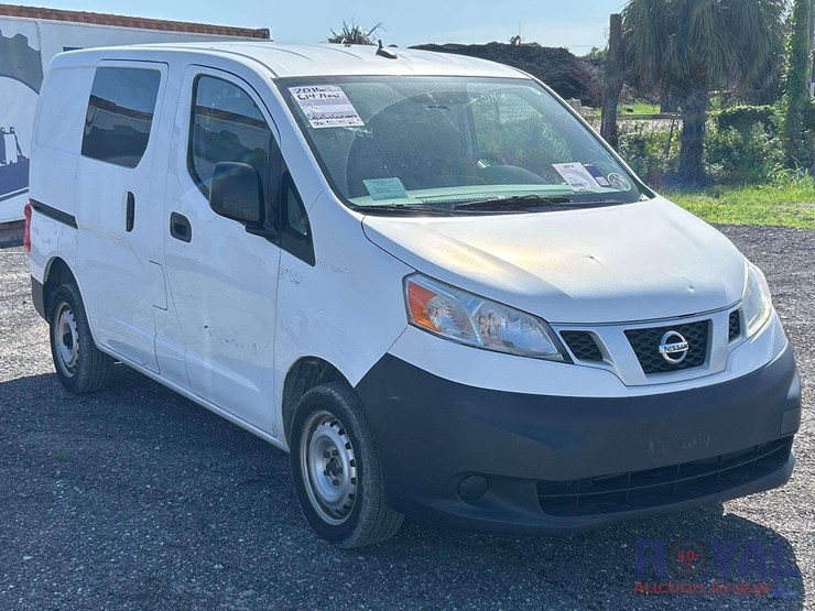 2016-nissan-nv200-image-2