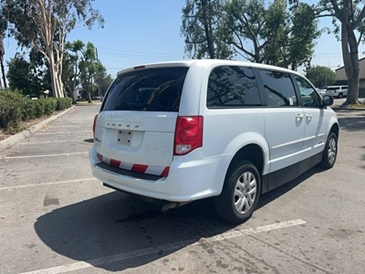 lot#--2014-eldor-grand-caravan-handicap-van-image-4