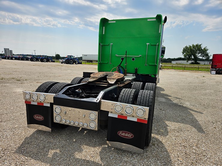 2015-peterbilt-389-image-21
