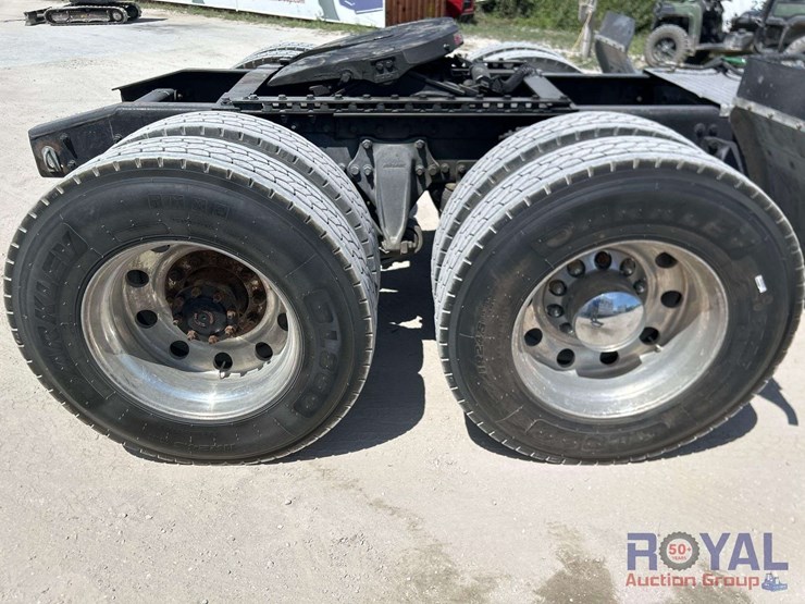 2015-freightliner-122sd-image-31