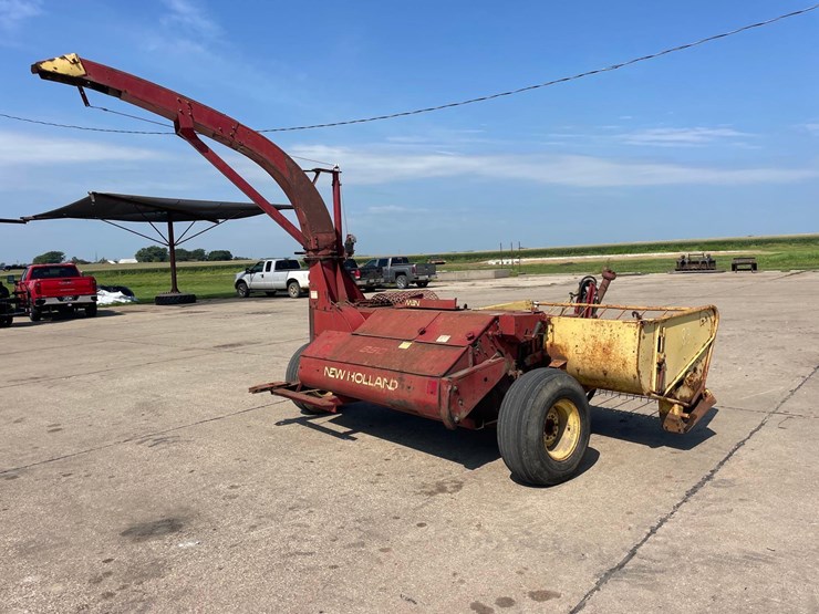 new-holland-890-image-2