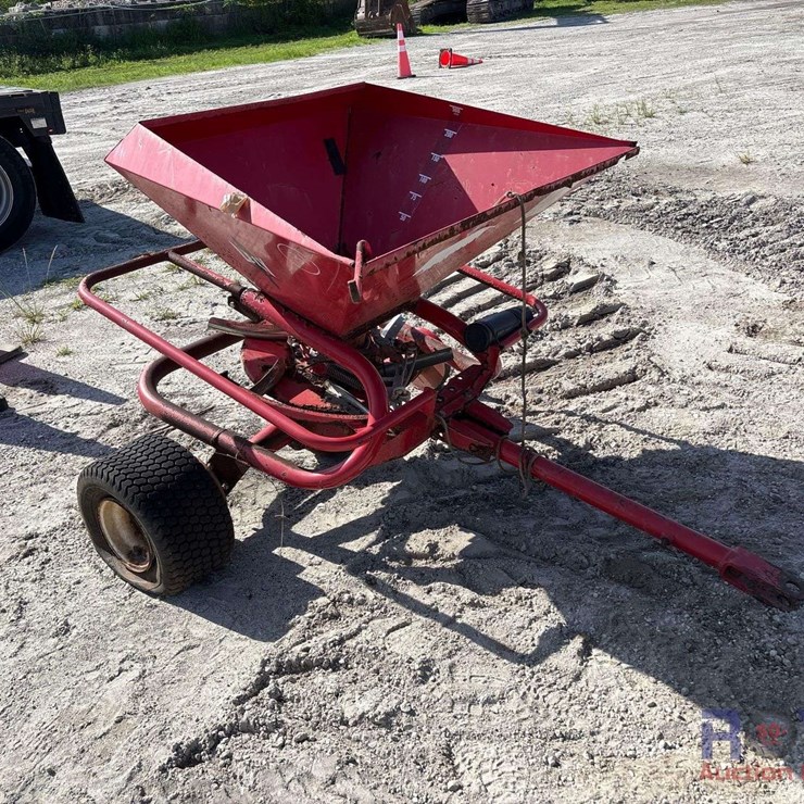 300 Liter Towable Seed Spreader