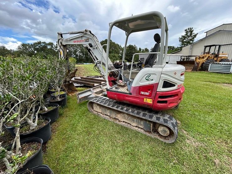 2018-takeuchi-tb260-image-3