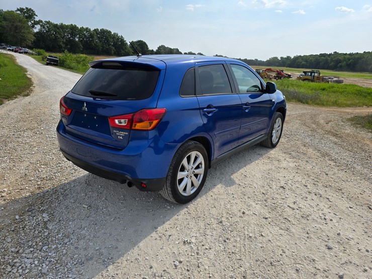 2015-mitsubishi-outlander-image-26