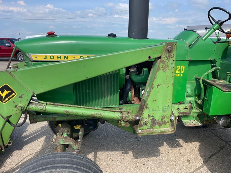 john-deere-3020-image-26