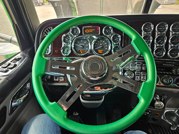 2015-peterbilt-389-image-72