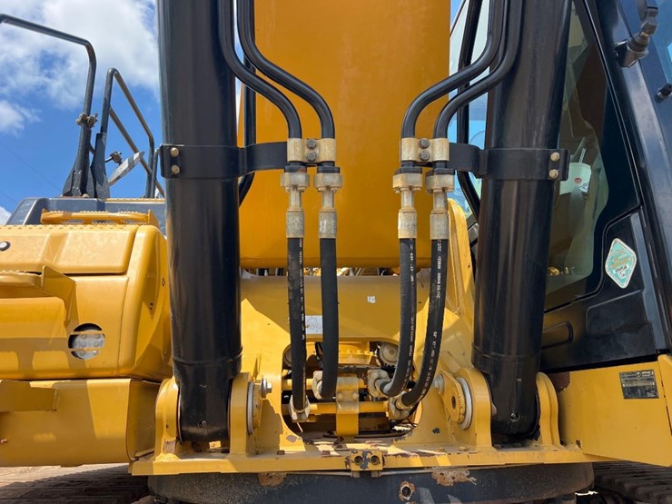 2020-caterpillar-336-image-15