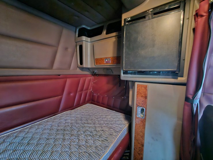 2003-peterbilt-379-image-79