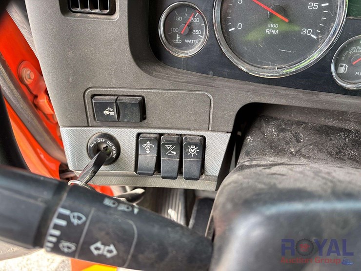 2019-kenworth-t880-image-16