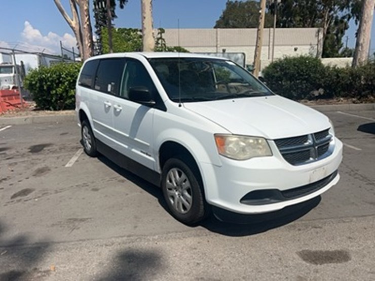 lot#--2014-eldor-grand-caravan-handicap-van-image-1