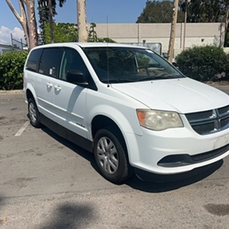 LOT#--2014 ELDOR GRAND CARAVAN HANDICAP VAN