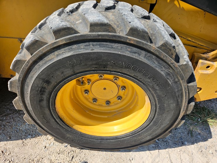 2010-deere-320d-image-47