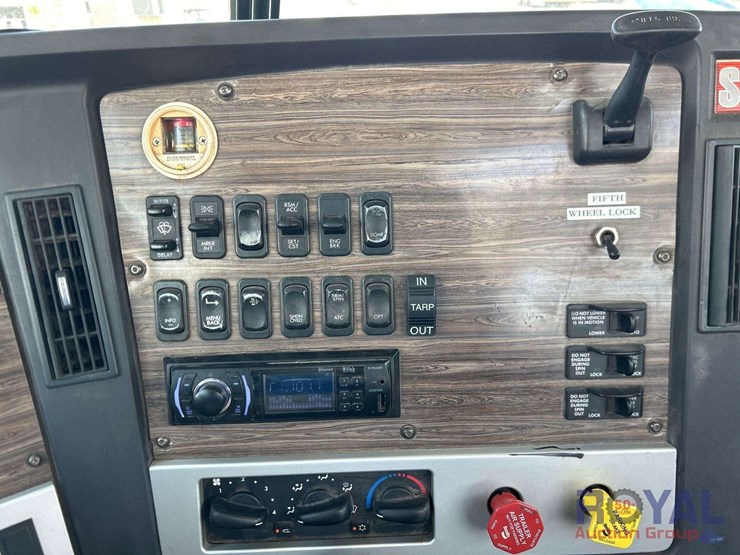2015-freightliner-122sd-image-18