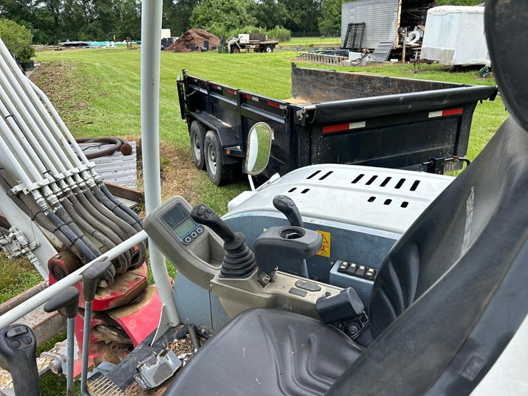 2018-takeuchi-tb260-image-6