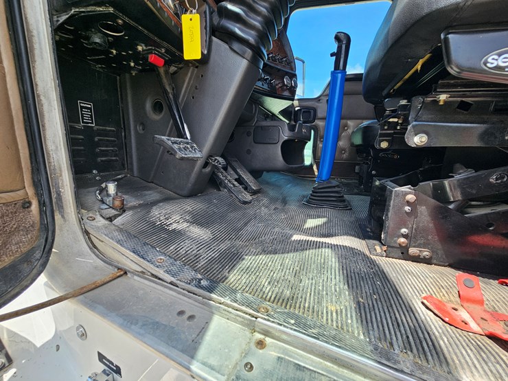 2005-kenworth-t600-image-68