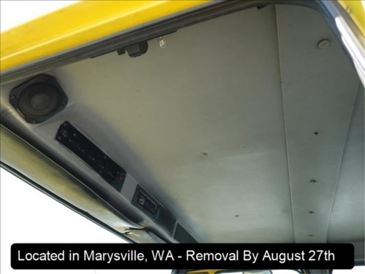 2001-freightliner-fl60-image-12