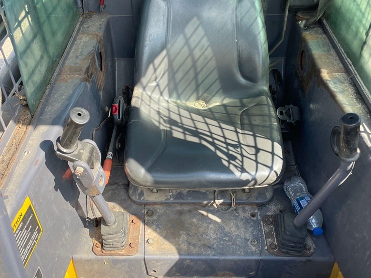 new-holland-l160-image-32