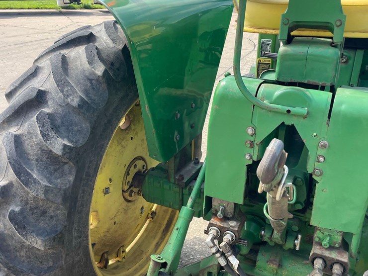 john-deere-3020-image-11