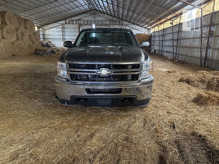 2011-chevrolet-2500-image-2