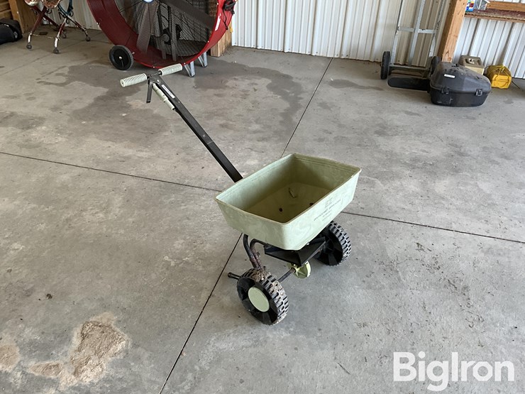 republic-fertilizer-broadcast-spreader-image-3