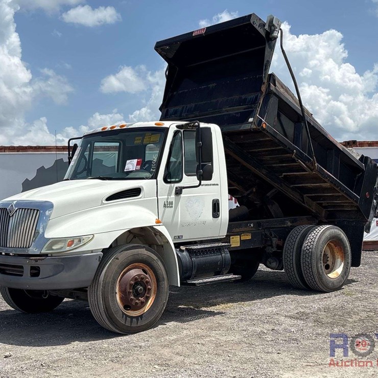 2005 INTERNATIONAL DURASTAR 4300