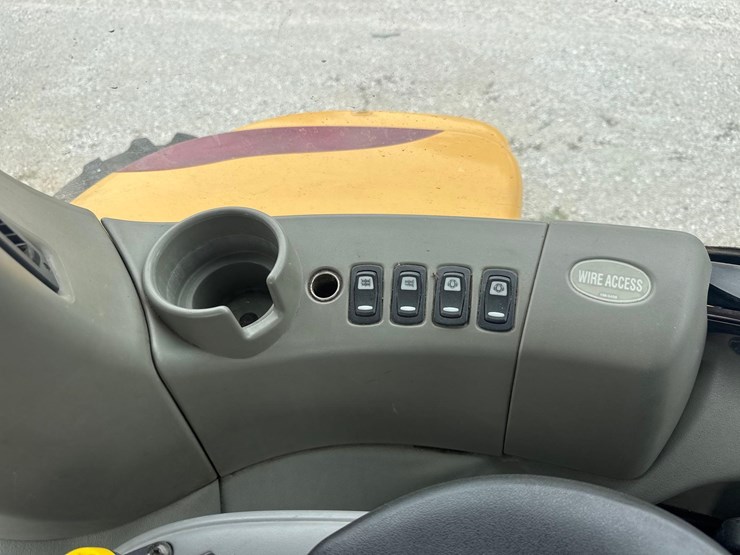 2002-challenger-mt765-image-34