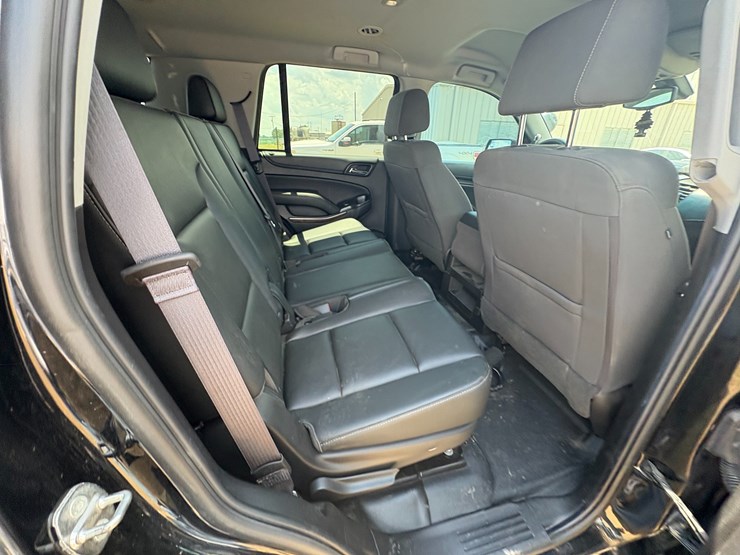 2017-chevrolet-tahoe-image-26