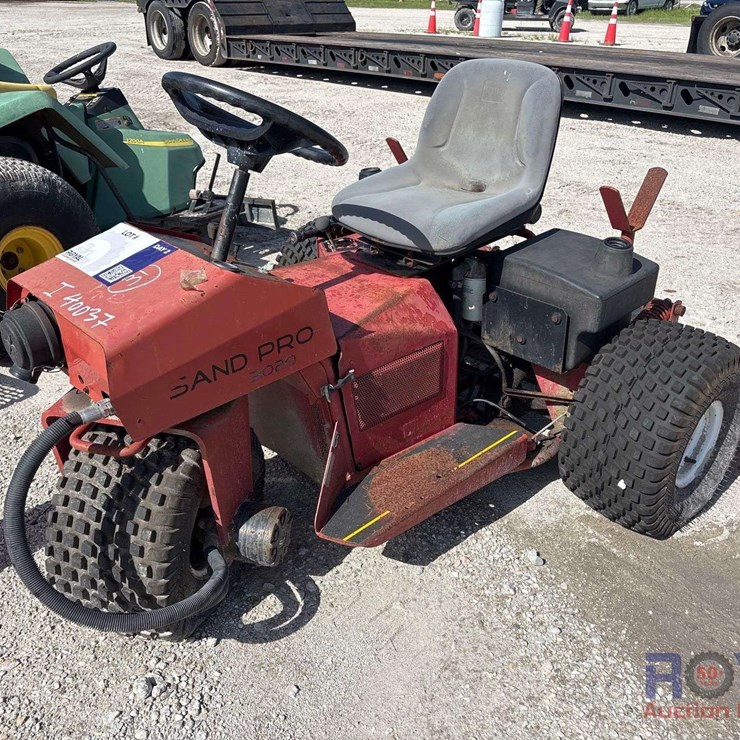 2005 Toro Sand Pro 3020 Bunker Rake