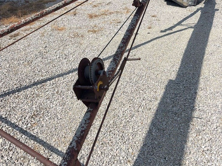 8x35-mayrath-unloading-auger-with-plastic-auger-hopper-image-11